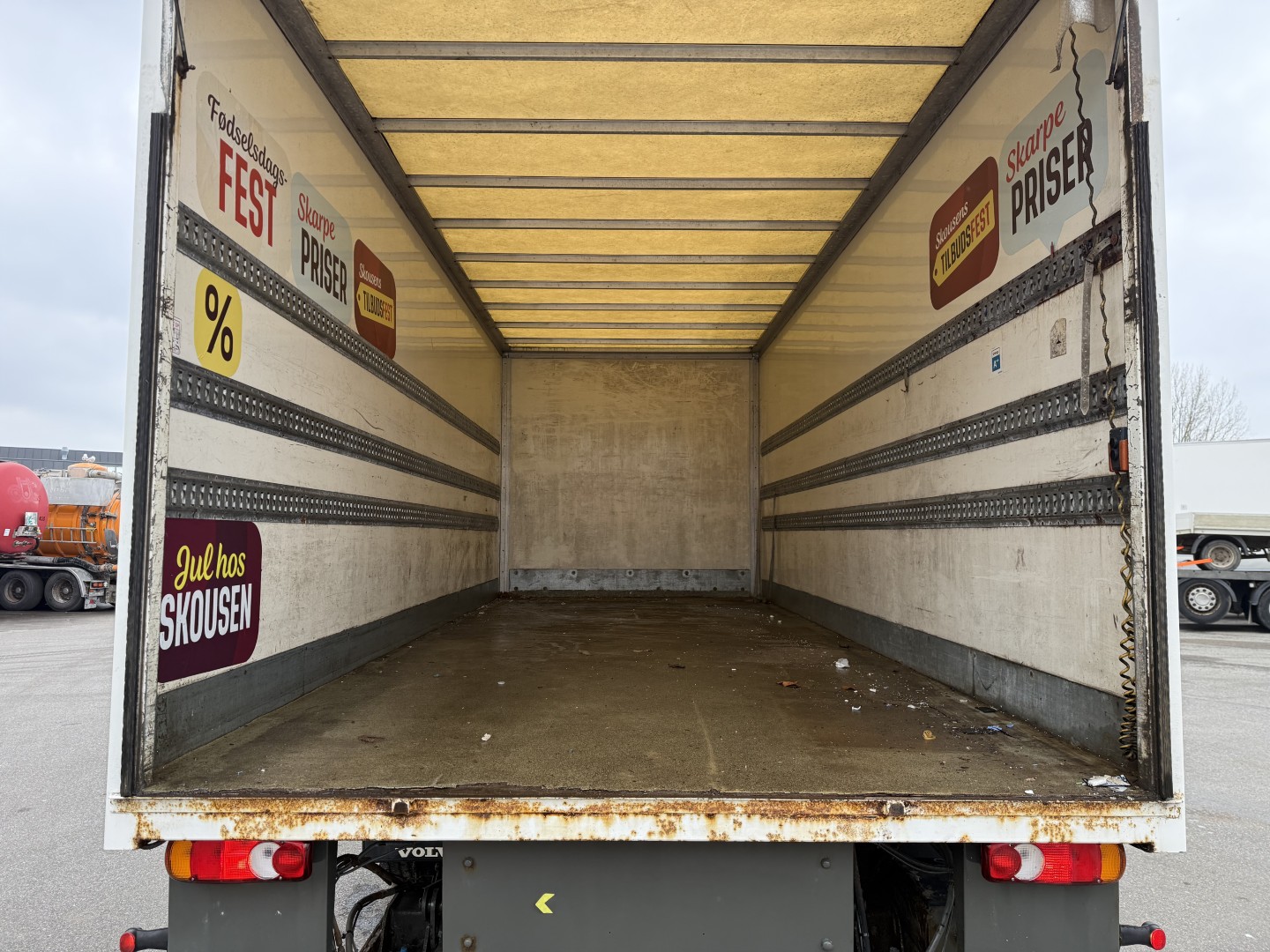 Volvo FL240 4x2 Fast kasse 6,30 m.