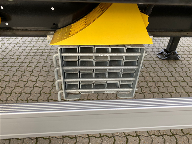 Kässbohrer SPS 3, Alusider Åben