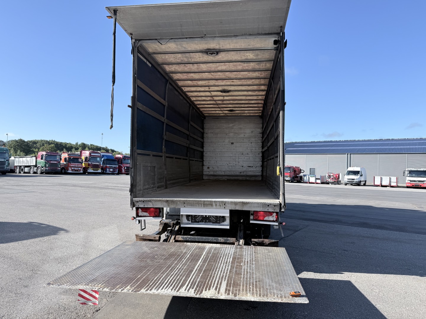 Scania P280 Euro 5 / 7,7 m 4x2 Fragtlad & lift