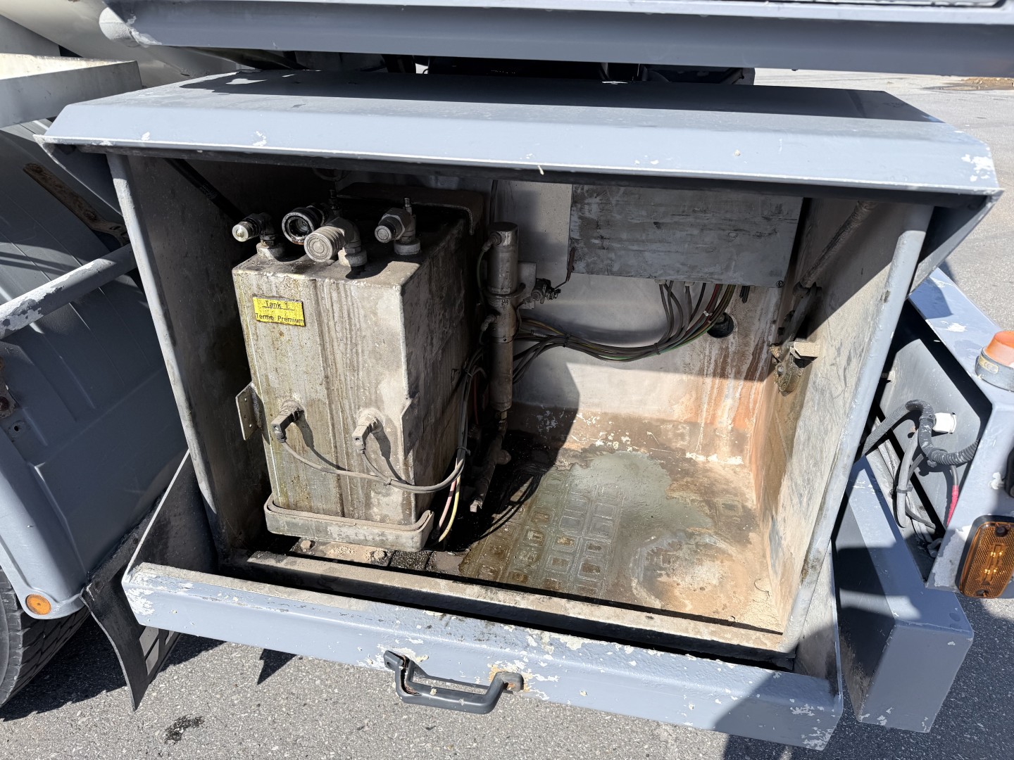 Volvo FM9/260 4x2 12.865 L ADR Tankbil