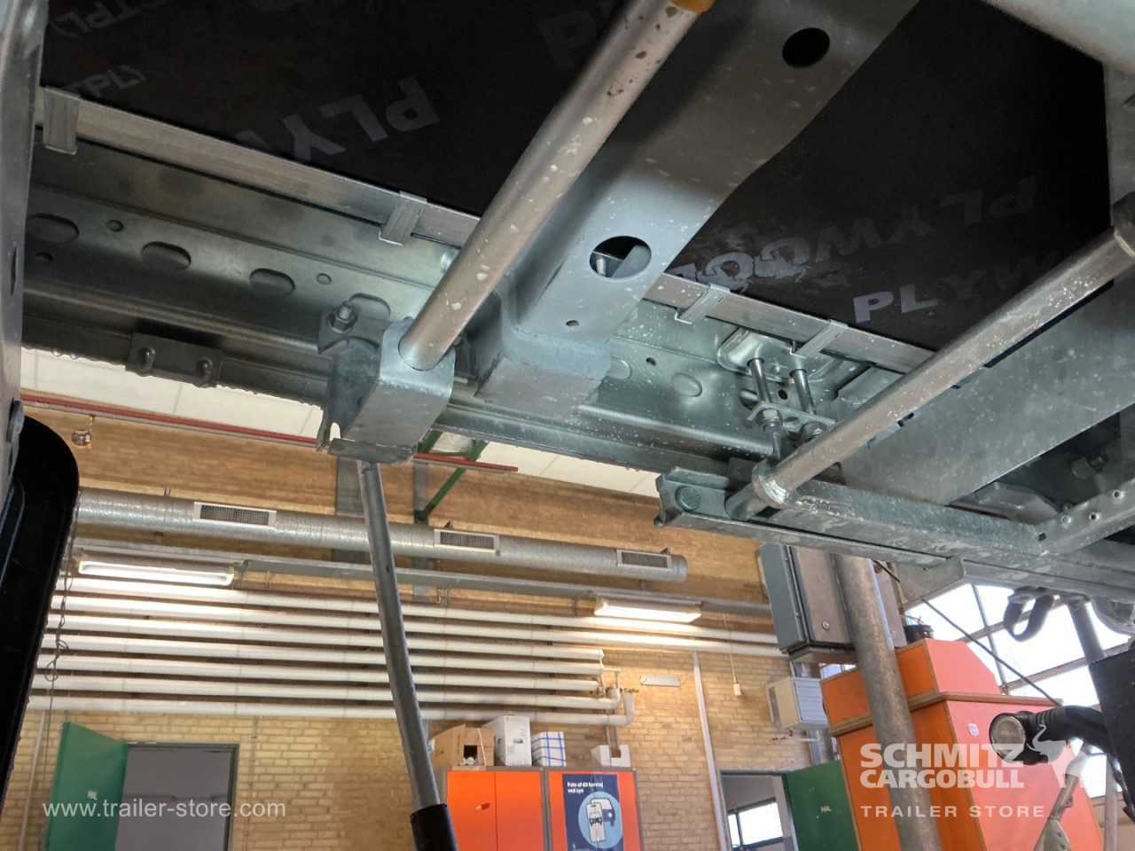 Schmitz Semi Curtainsider Mega