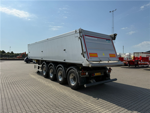 Kässbohrer 37M3, Tip