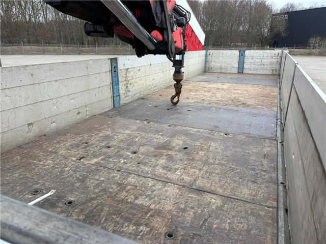 Scania P 280 B6x2*4NB fastlad og kran