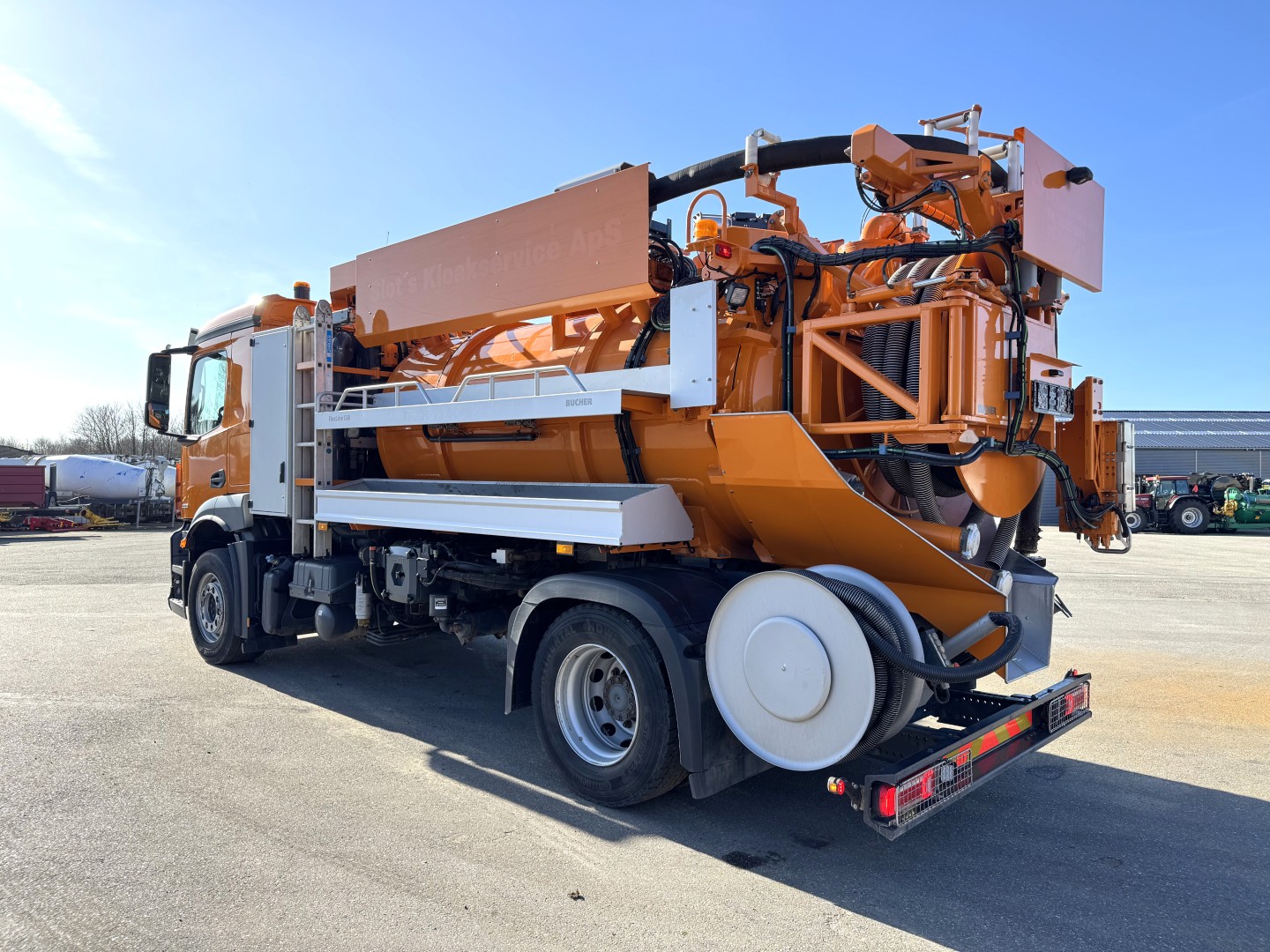 Mercedes Actros 1833 4x2 Bucher FlexLine C60