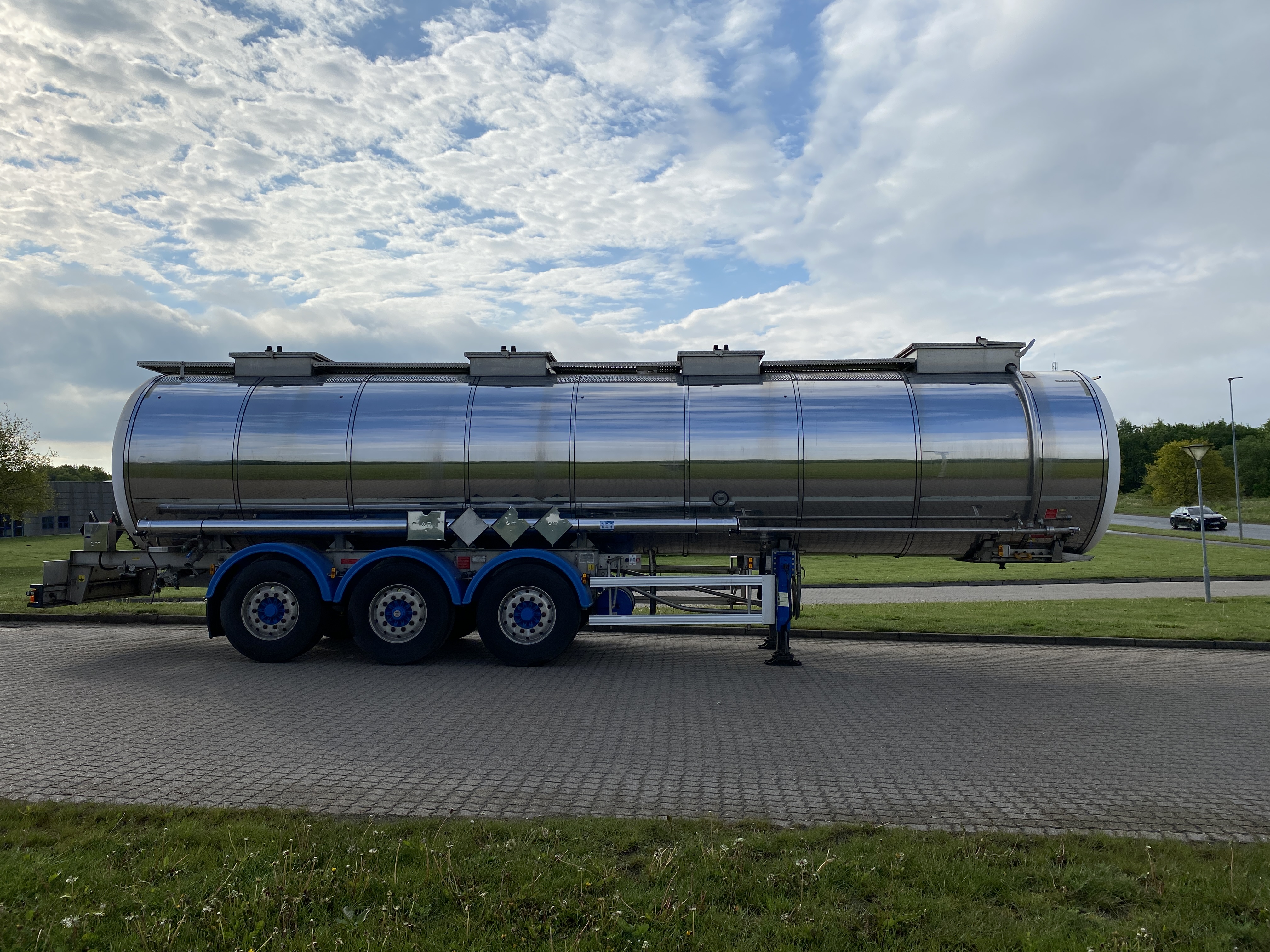 Magyar 3-akslet Magyar Tank , 30.000 ltr