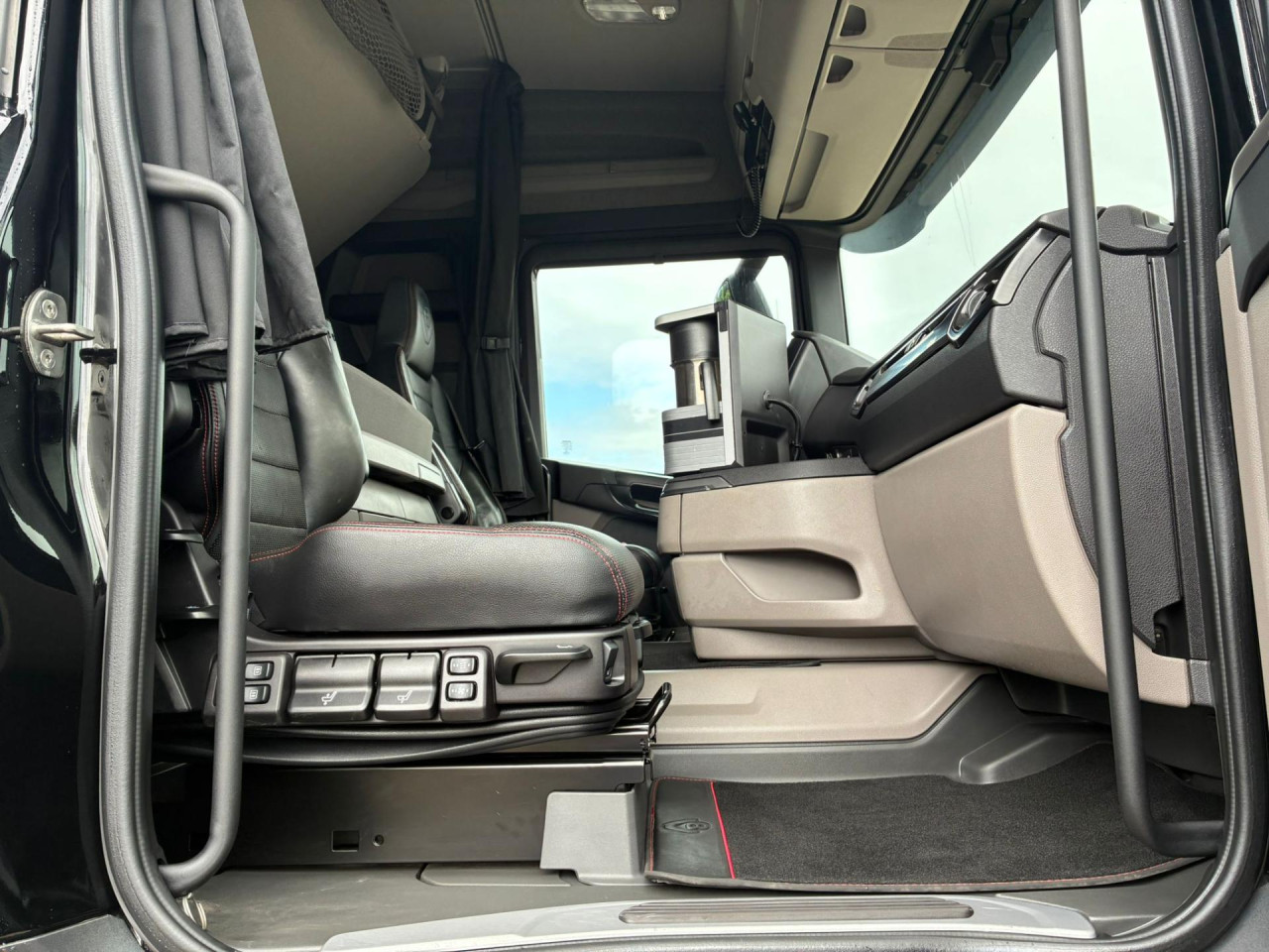 Scania R 650 B8x4NB Tip - HMF kran 2620
