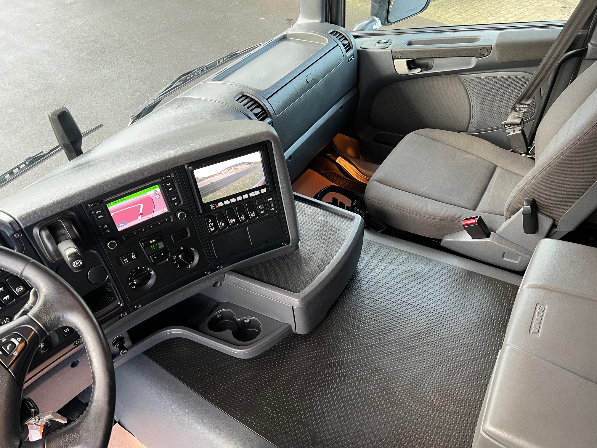 Scania G450 6X2*4 med HMF 2620 K5 kran