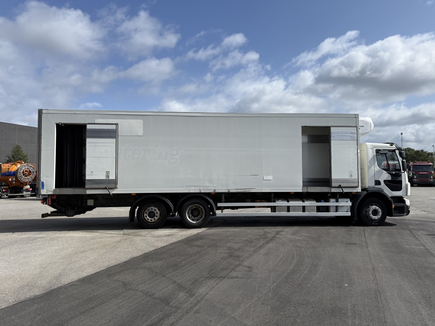 Volvo FE320 6x2*4 Thermo King T-1200R Spectrum 9,80 m. Kølekassse
