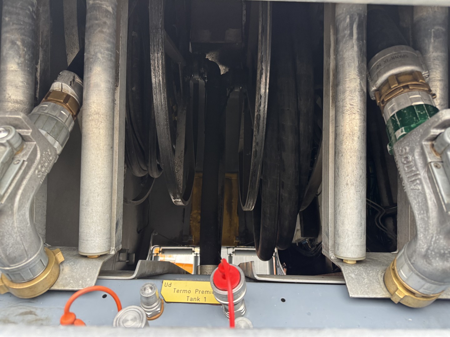 Volvo FM460 8x2*6 24.125 l. ADR Tankbil