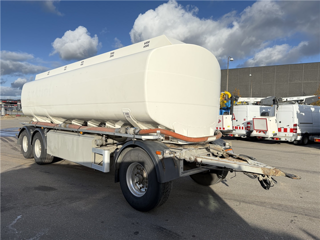 HMK Bilcon 27.000 l. ADR 5 rum.