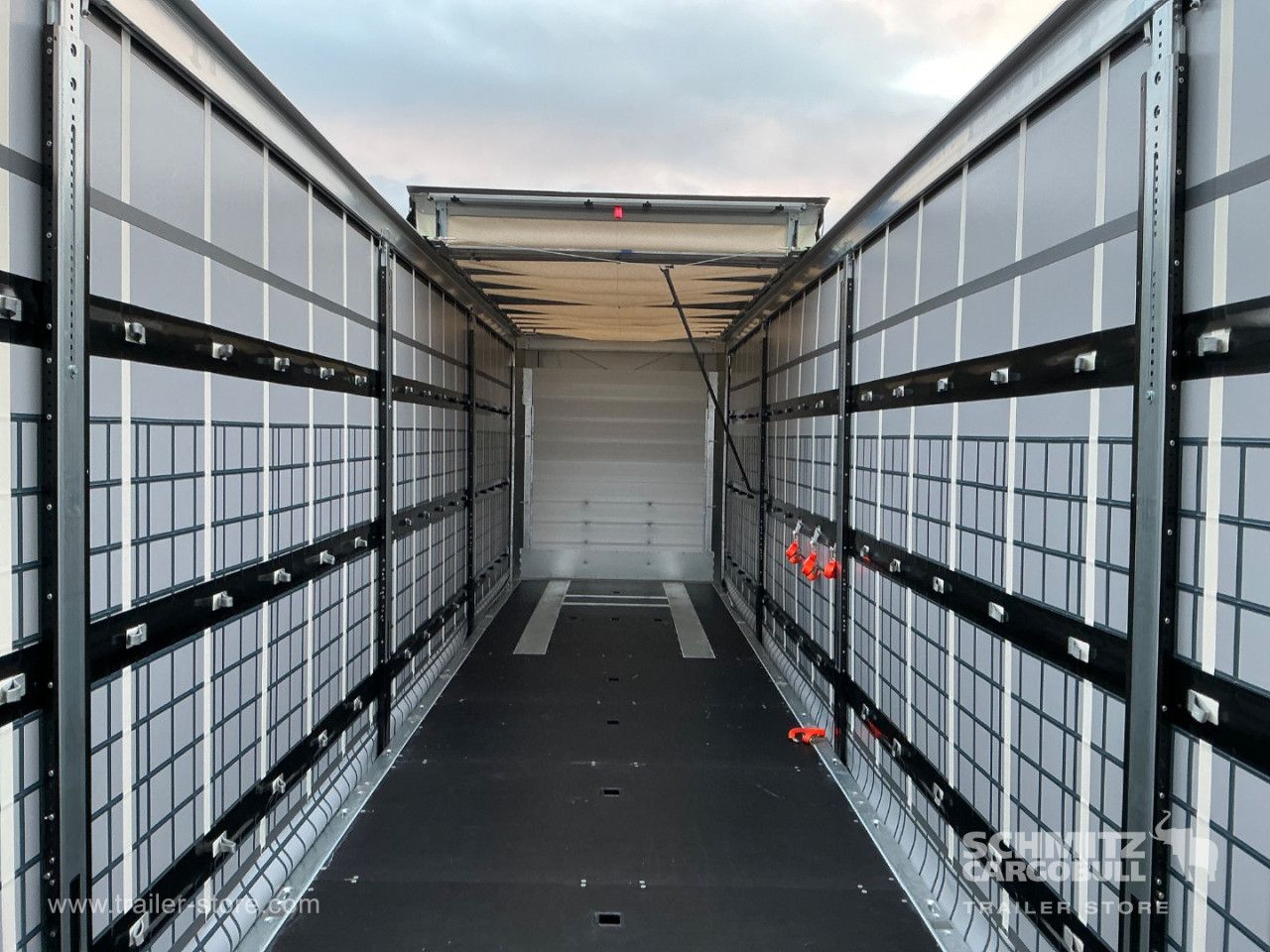 Schmitz Semi Curtainsider Mega