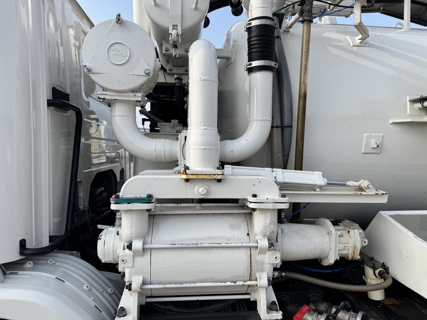 Scania P320 4x2 Hvidtved Larsen 7000 L Kombi