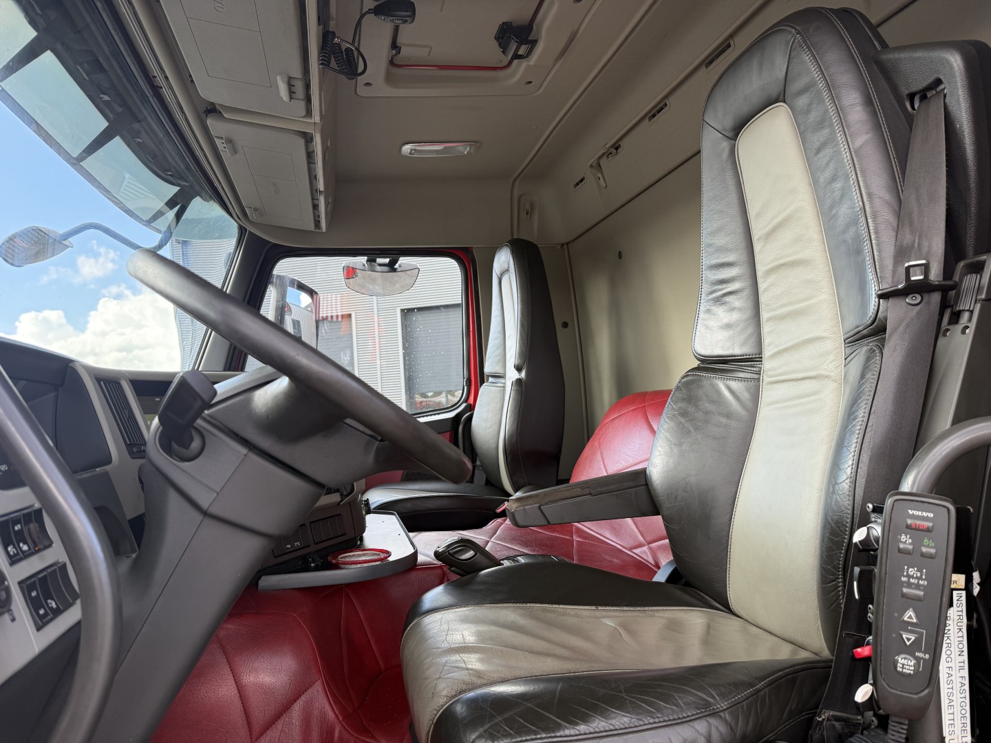 Volvo FM500 8x2 Pusher tridem Hiab 099 B3 Radio