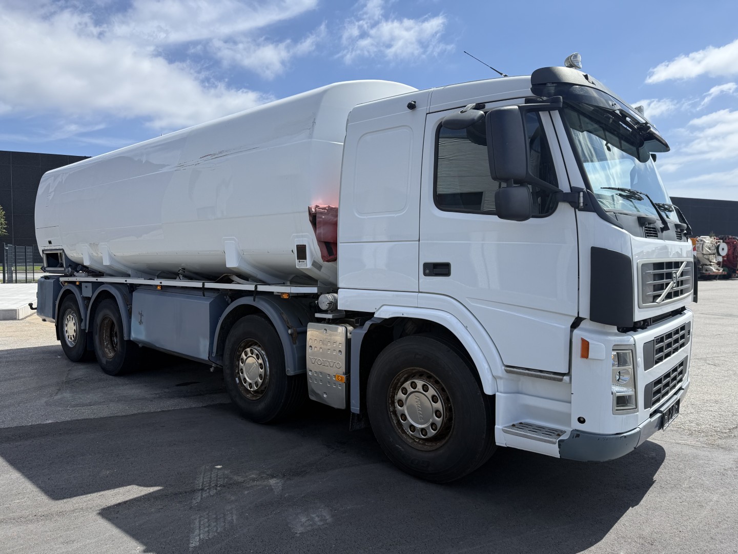 Volvo FM440 8x2*6 24.000 l. ADR Tank