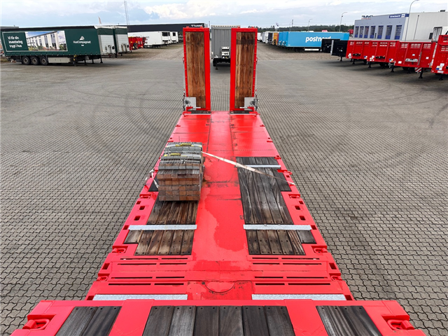 Kässbohrer SLH-3, Udtrækkelig, Tvangsstyrring Maskintrailer