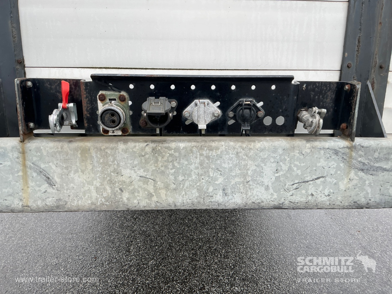 HFR Central axle Curtainsider Standard