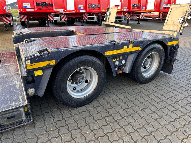 Kässbohrer SLL-2, Udtrækkelig, Tvangsstyring Nedbygget med seng