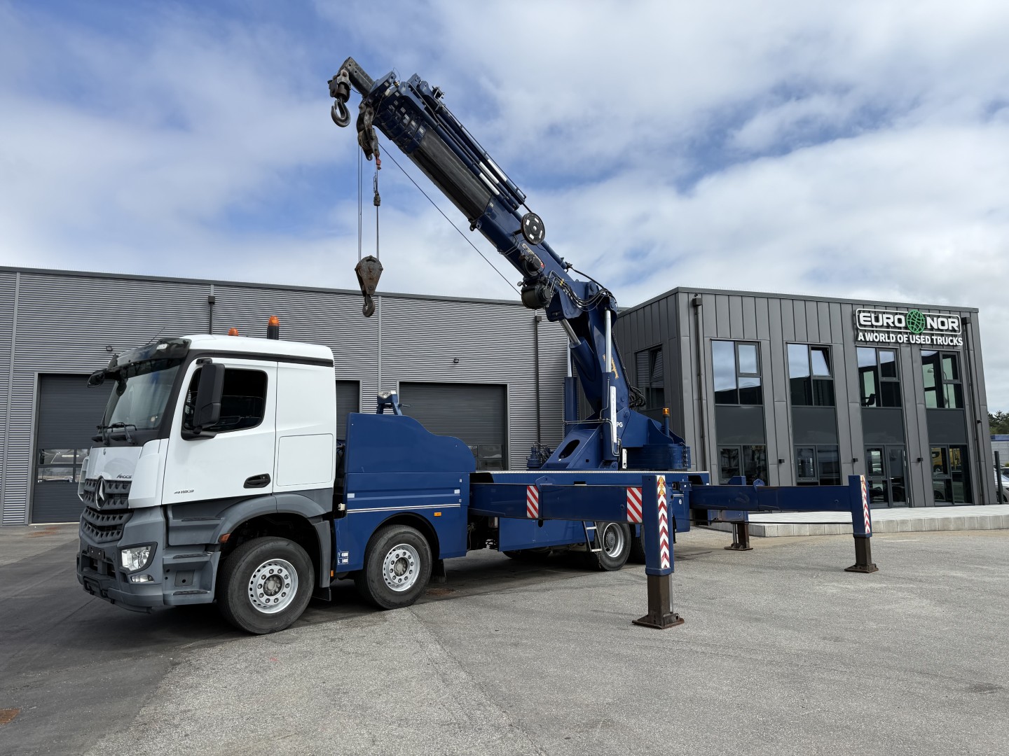 Mercedes Arocs 4153 8x4 MPG 220 TM7