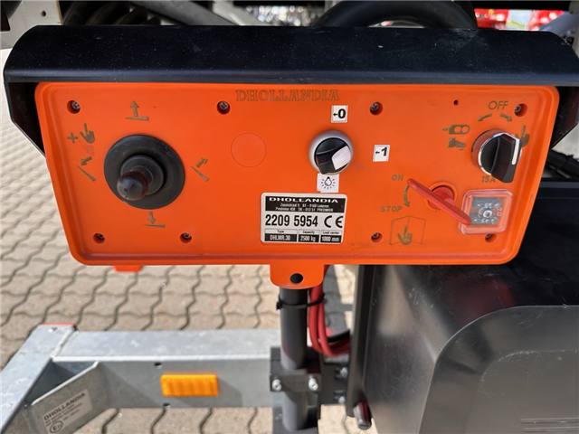 Kässbohrer Tridec, Dhollandia lift Boxtrailer