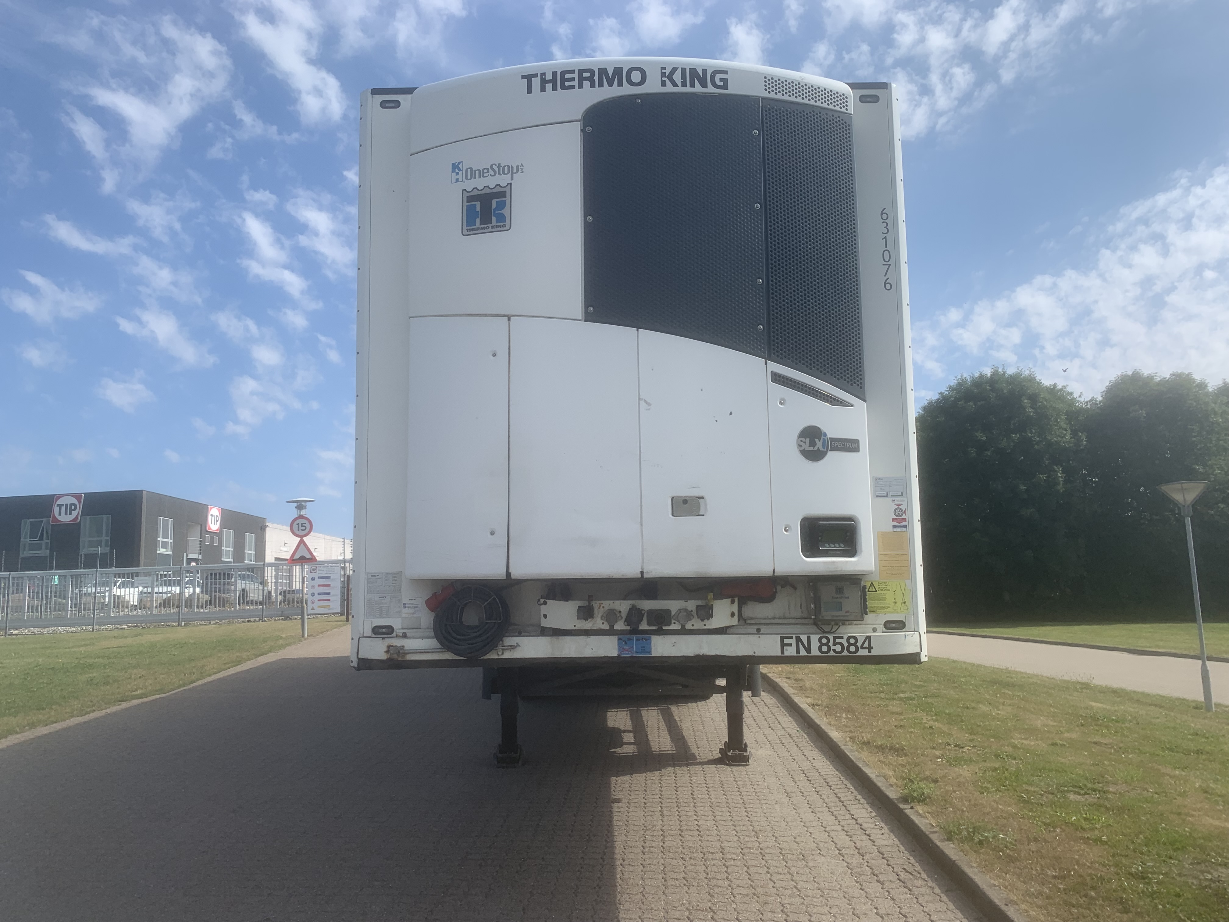 Schmitz Cargobull 3-akslet city køletrailer m. lift