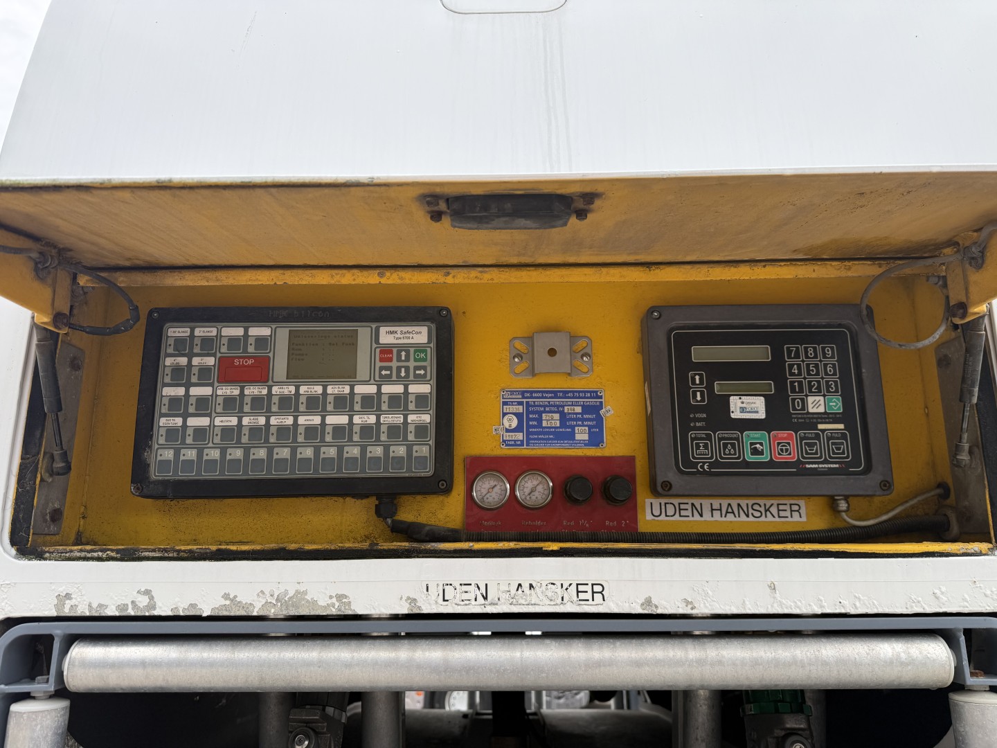 Volvo FM460 8x2*6 24.125 l. ADR Tank