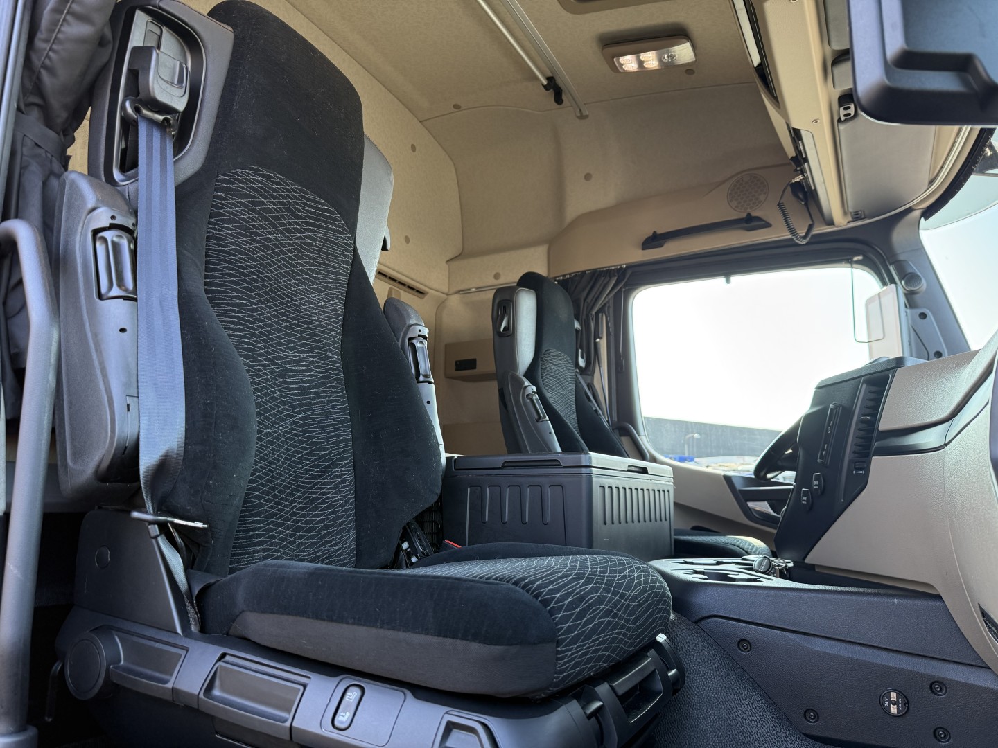 Mercedes Actros 1832 4x2 Fuld sideåbning 8,0 m. Alukasse