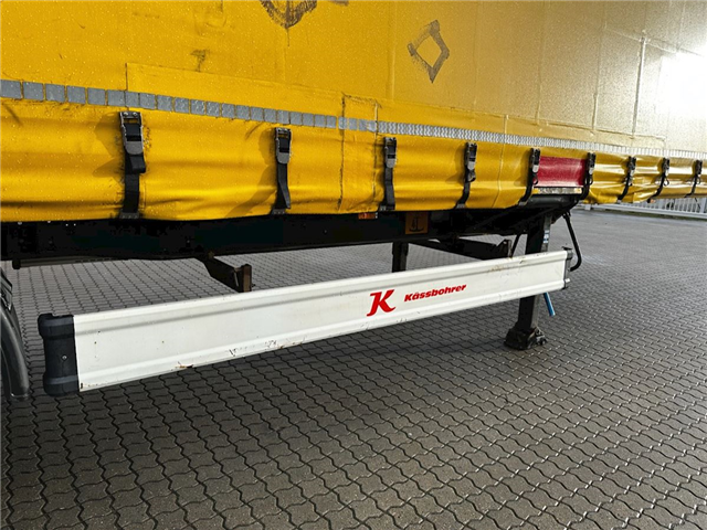 Kässbohrer Gardintrailer