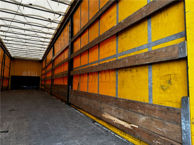 Kässbohrer Gardintrailer