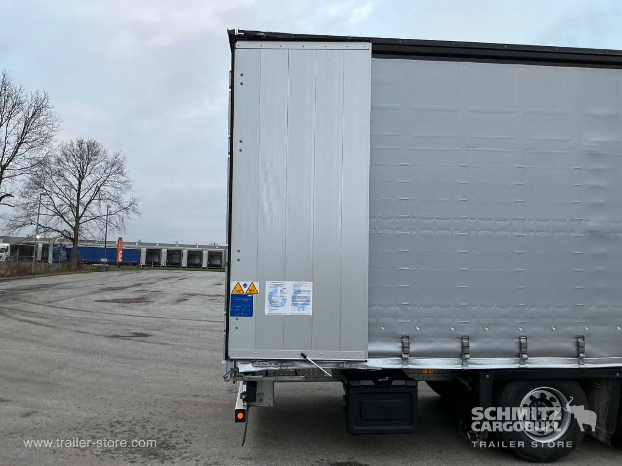 Schmitz Semi Curtainsider Mega