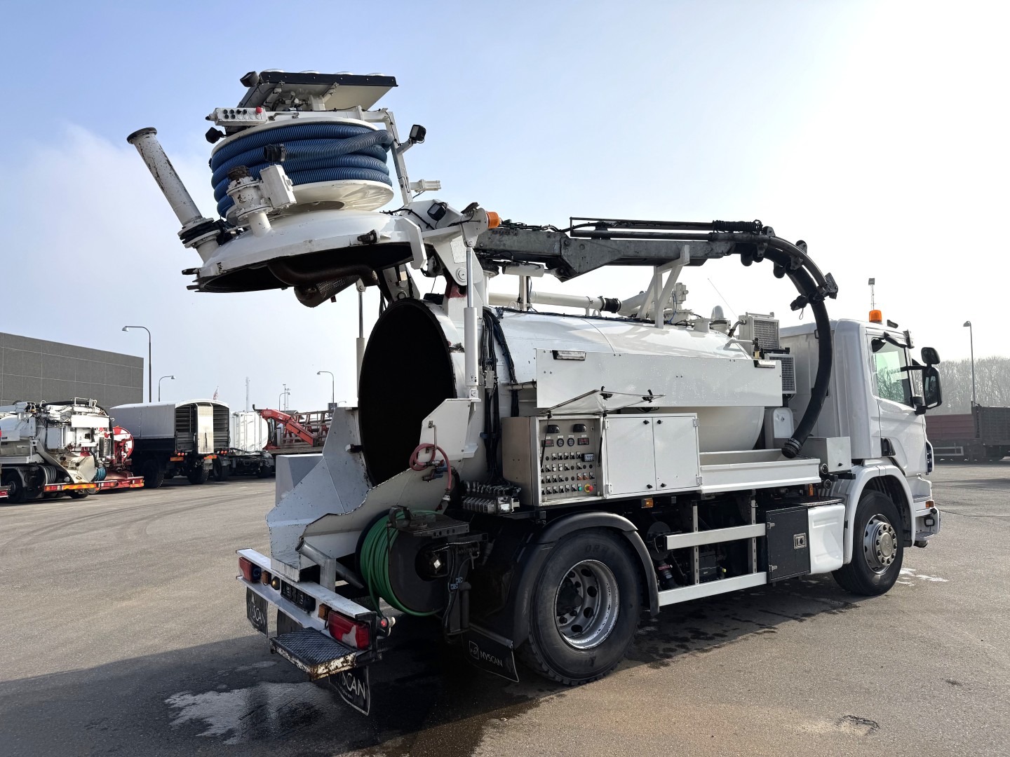 Scania P320 4x2 Hvidtved Larsen 7000 L Kombi