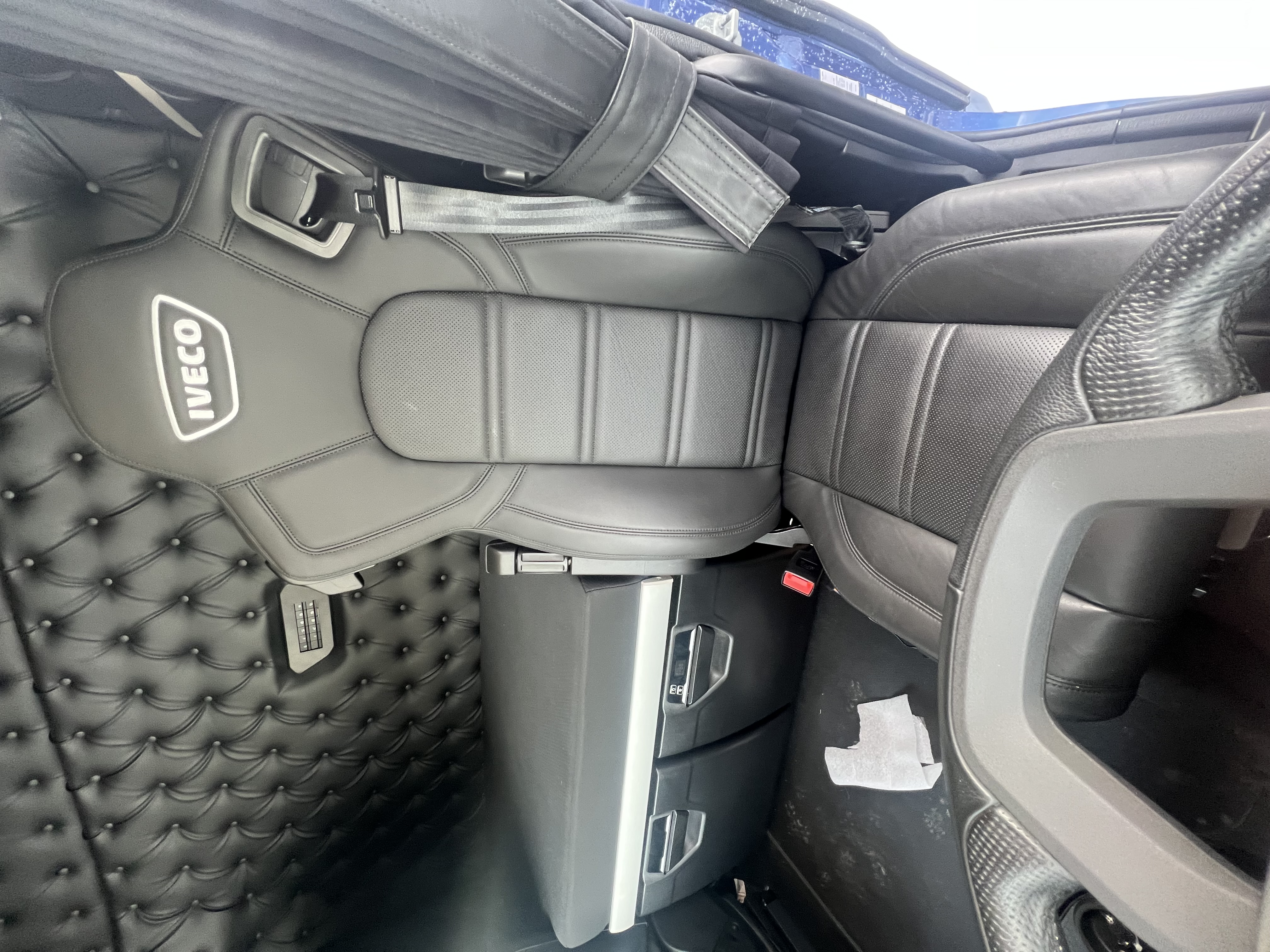 Iveco X-WAY 8X2/6 tripple-boggie med kroghejs