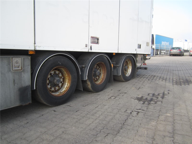 Ekeri Sideåbningsbar køletrailer med lift