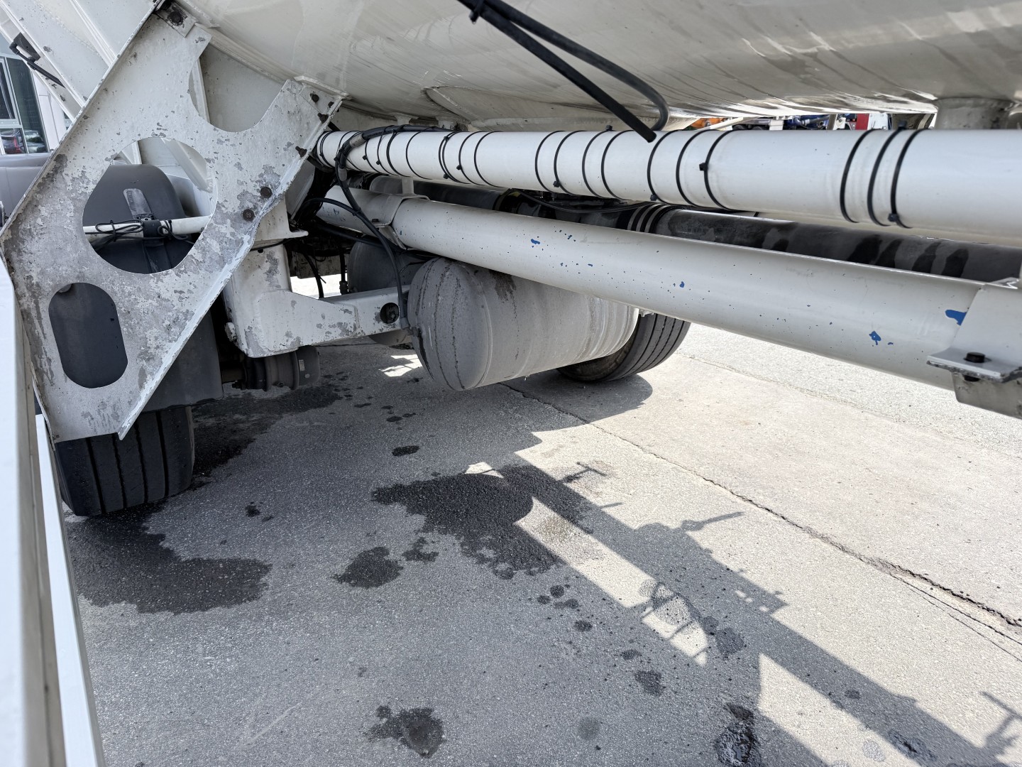 HMK Bilcon 4 akslet 30 t. 42 m3 Silo tank 6 rum