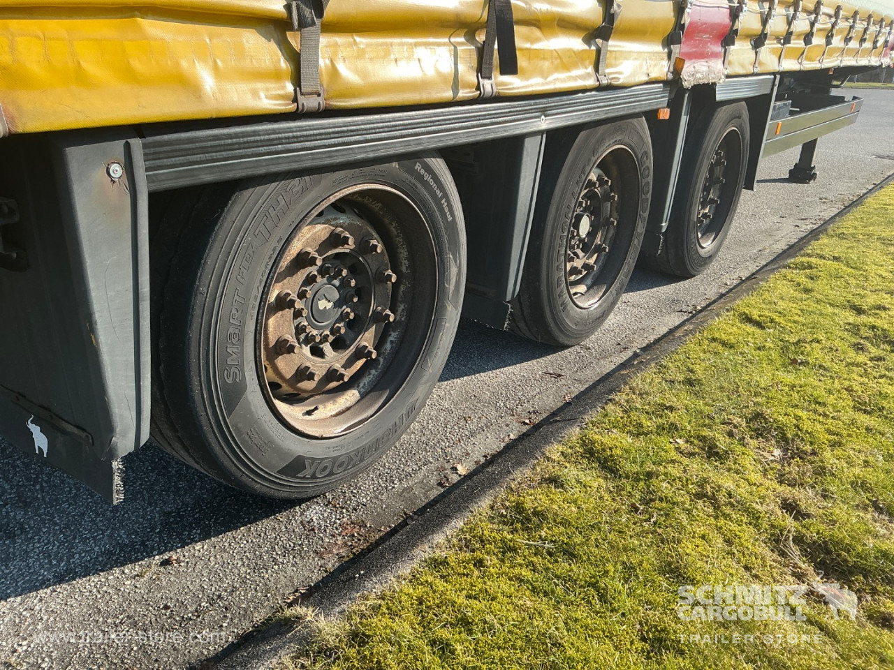 Schmitz Semi Curtainsider Mega