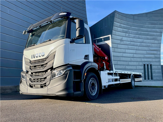 Iveco S-WAY AD190S34-E6e/FP Stillads