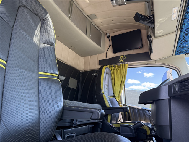 Volvo FH16/550 6x2*4 HMF 3220K4 Euro 6