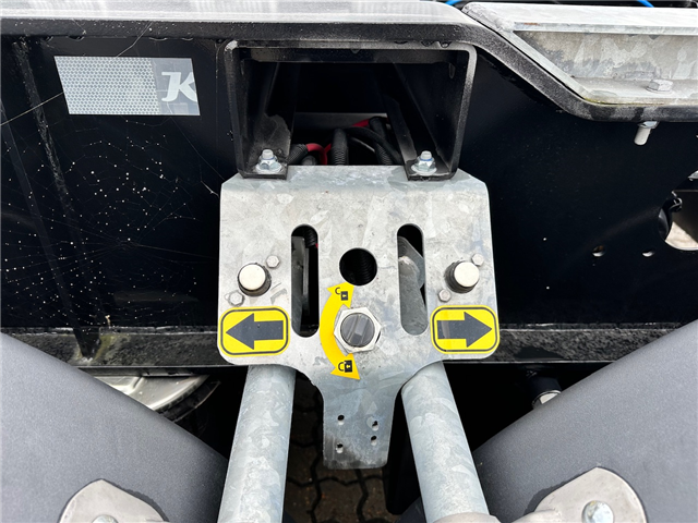 Kässbohrer Containerchassis m. udtræk bag