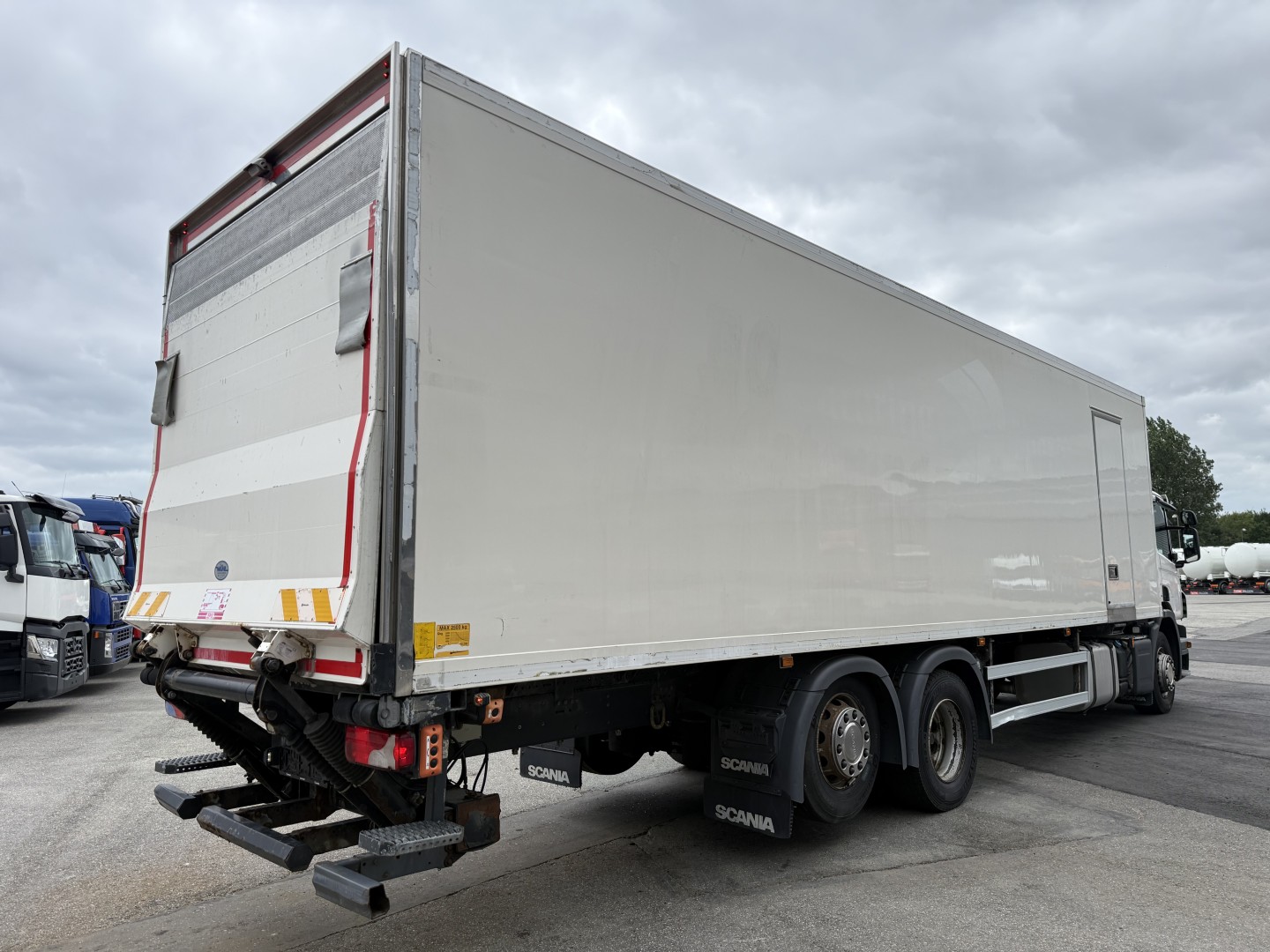 Scania P320 6x2*4 Carrier Supra 120 Mt 9,90 m. kasse