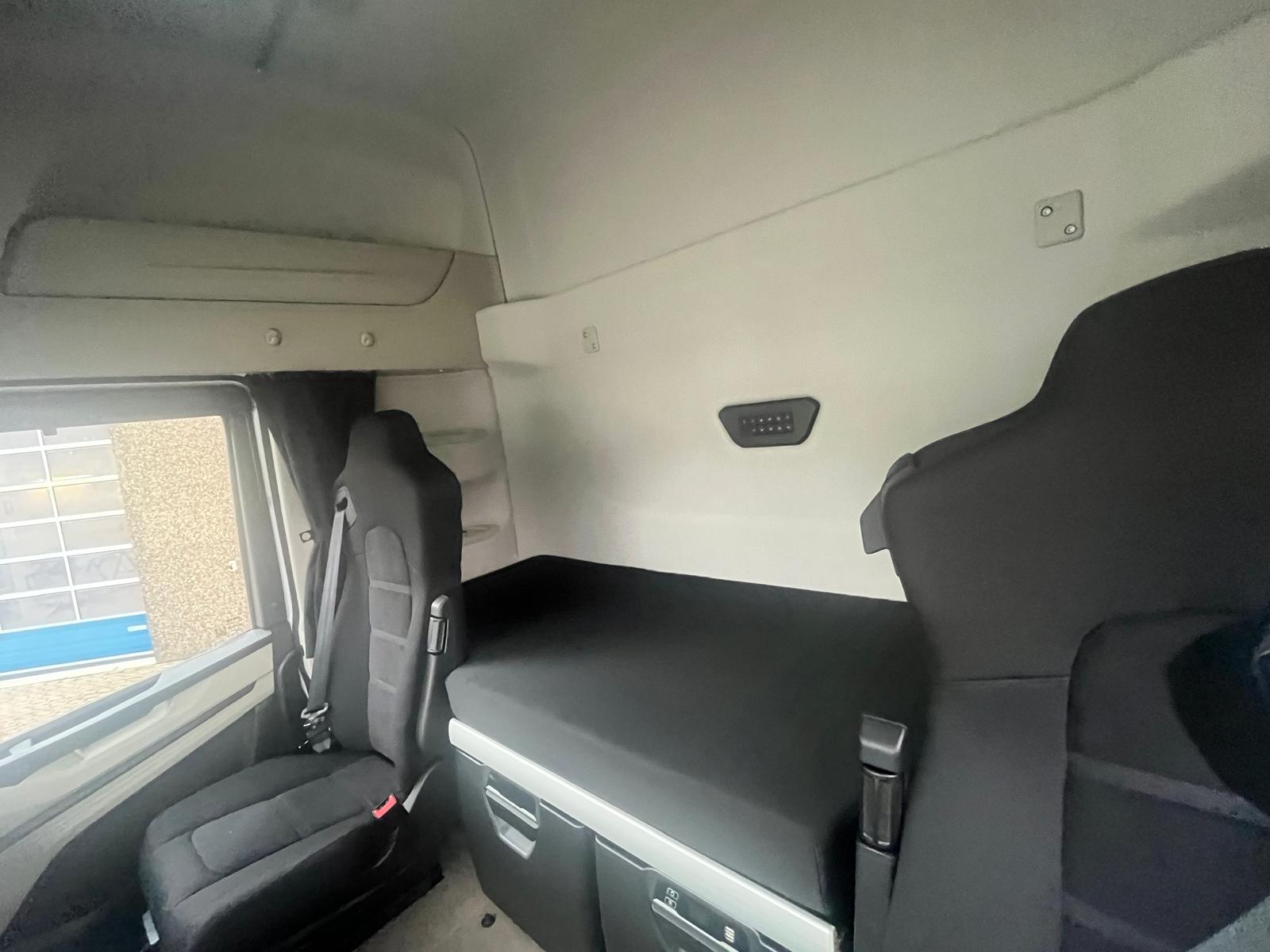 Iveco NY IVECO S-WAY 500Hp Twinster trækker opbygget