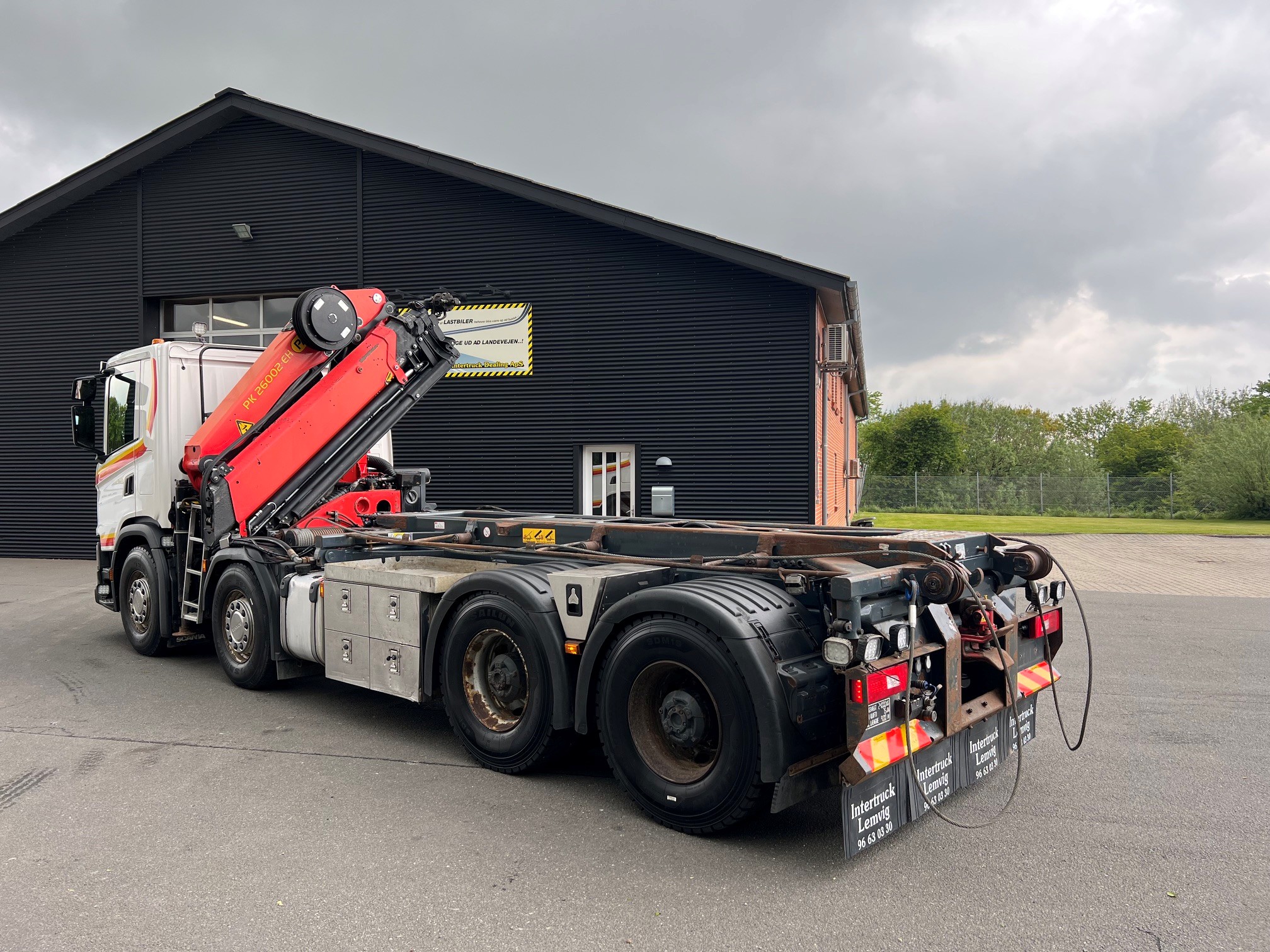 Scania R500 8X4 med Palfinger PK26002 kran og Sawo hejs