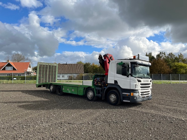 Scania P450 8X2*6 Knæklad + Kran HMF1820 – Machinetransporter