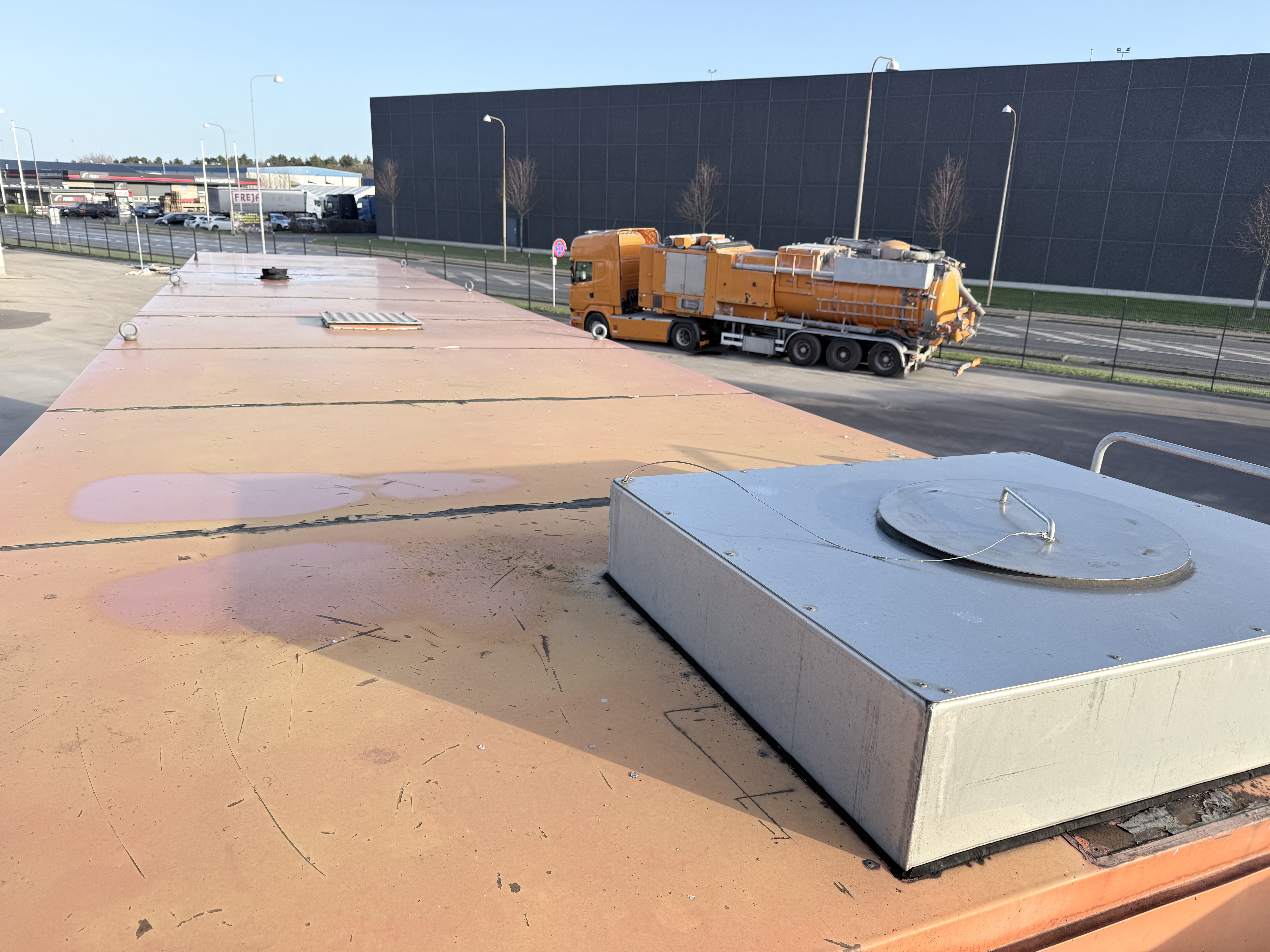 Krone 3 akslet Boxtrailer 1000 bar højtryksanlæg med Kamat pumpe 186 L/min. Deutz V8.