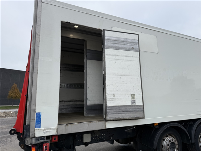 Volvo FE320 6x2*4 Thermo King T1200-R Spectrum 9,80 m. Kølekasse