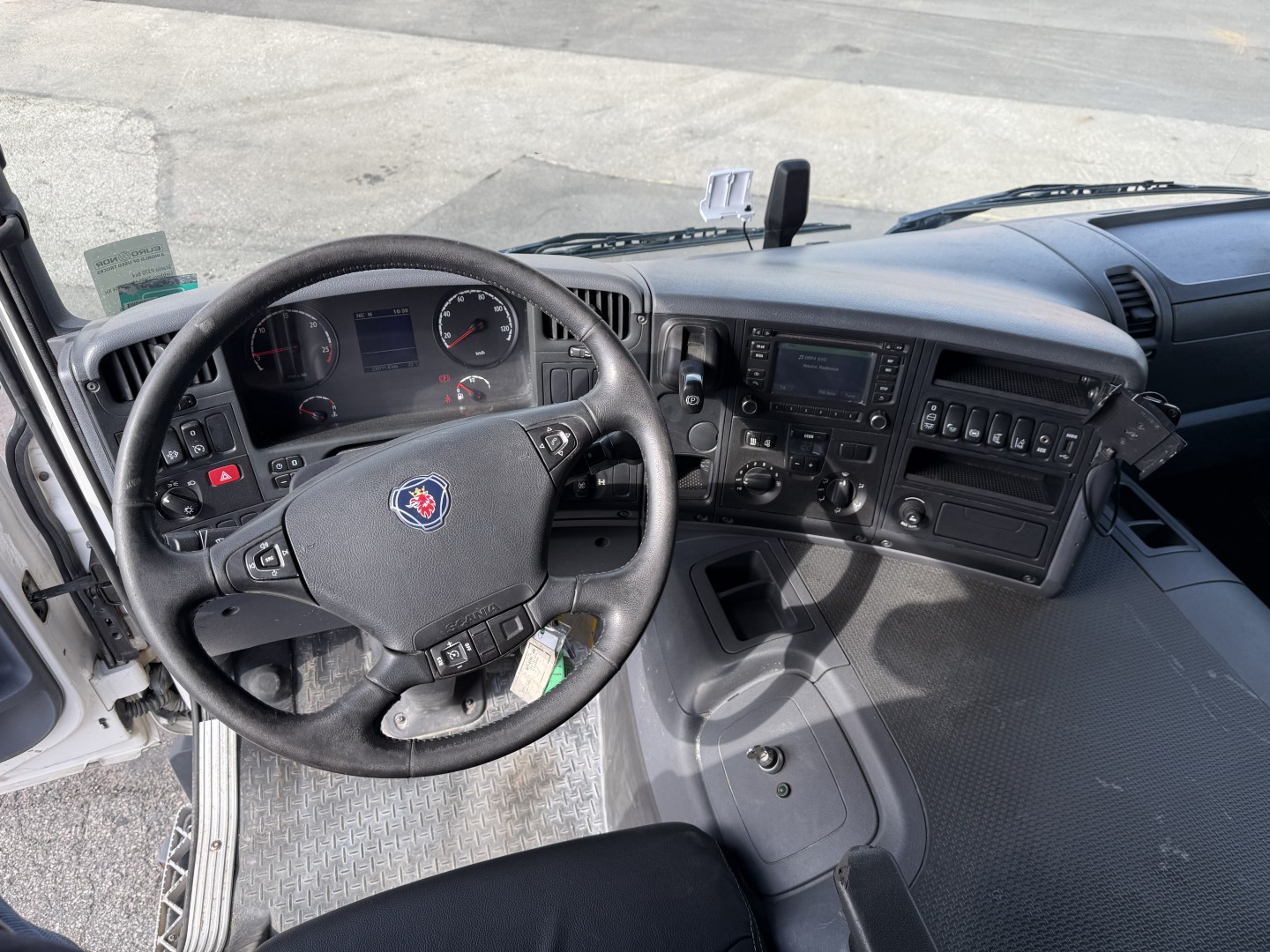 Scania P370 6x4 Liebherr THP140H 24 M4 XH Betonpumpe