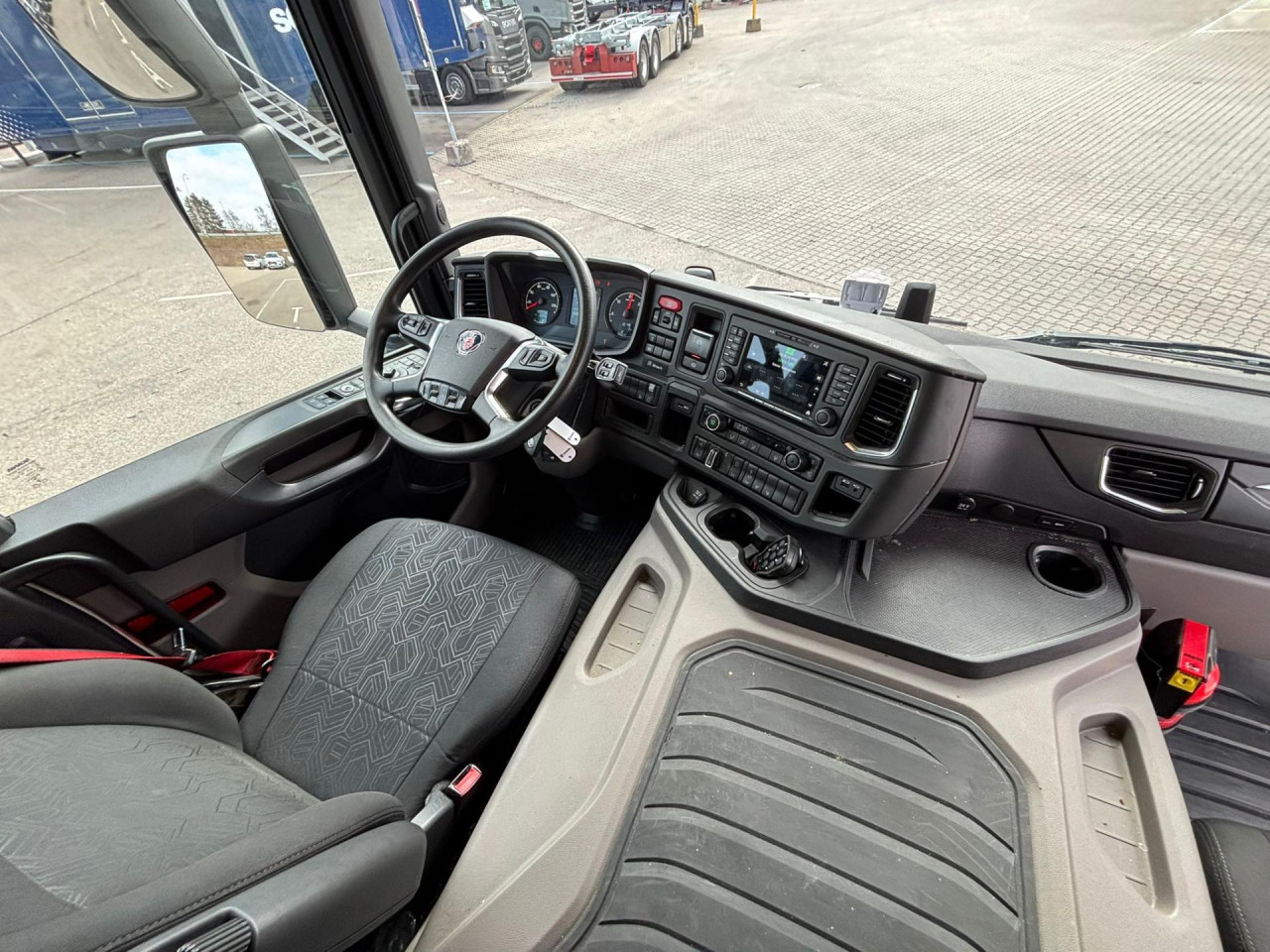 Scania P 320 B6x2*4NB Carrier Iceland Twincool Cherau pie