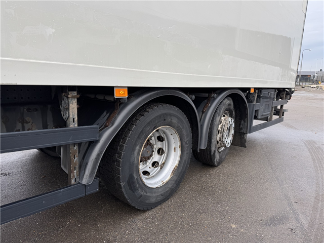 Volvo FM330 6x2*4 Carrier Supra 1250 Mt 9,9m (defekt kølemaskine)