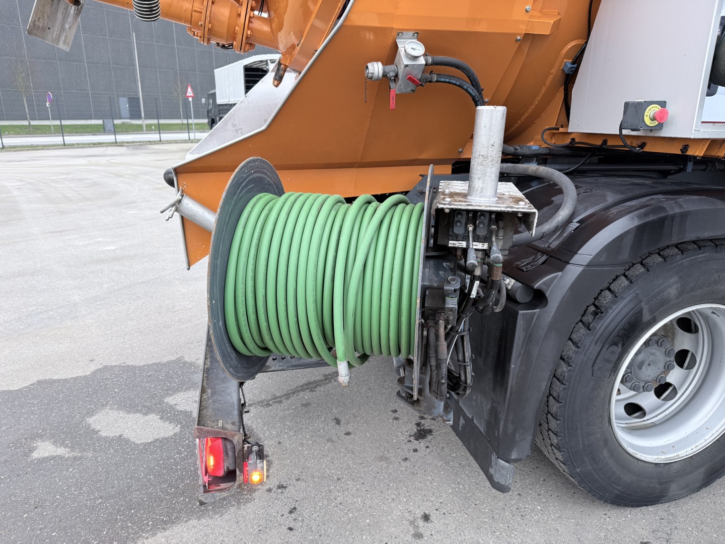 Mercedes Actros 1833 4x2 Bucher FlexLine C60