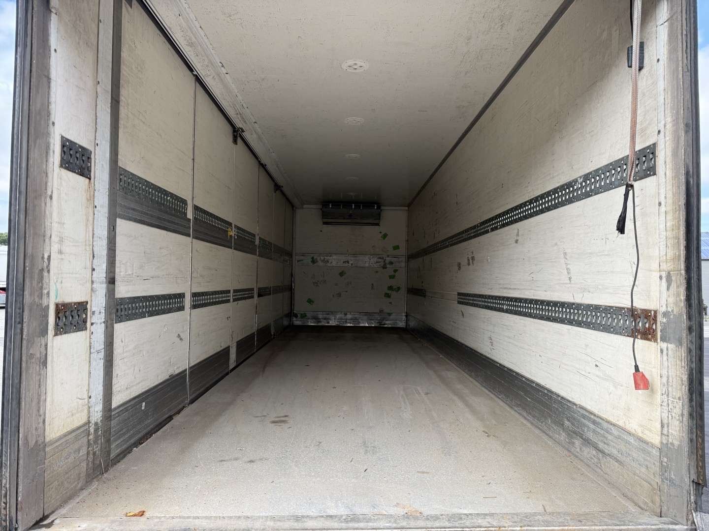 Volvo FM330 6x2*4 Carrier Supra 1050 Nordic