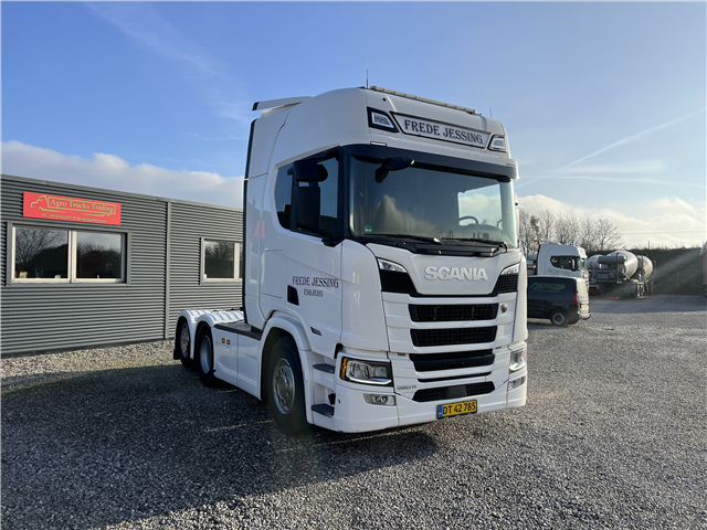 Scania R560 6x2*4 super