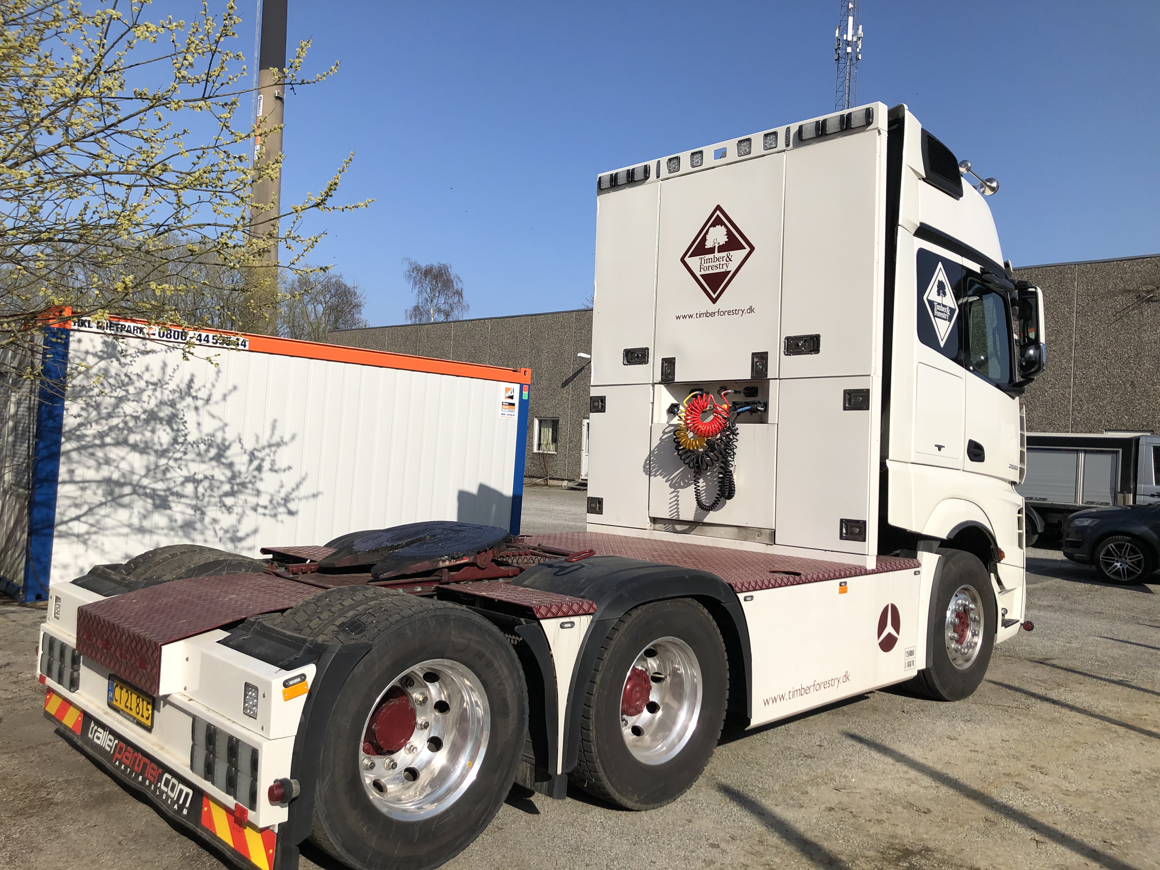 Mercedes 26/53 med hydraulik til omgående levering